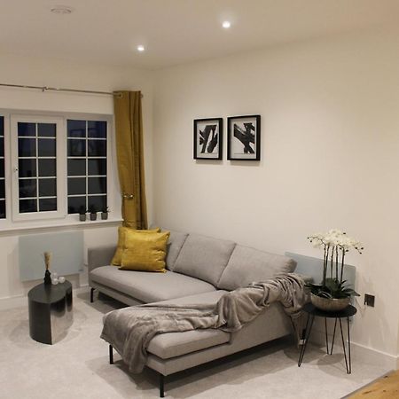 Luxury 2 Bed Apartment In The Heart Of Rochester Рочестер Экстерьер фото
